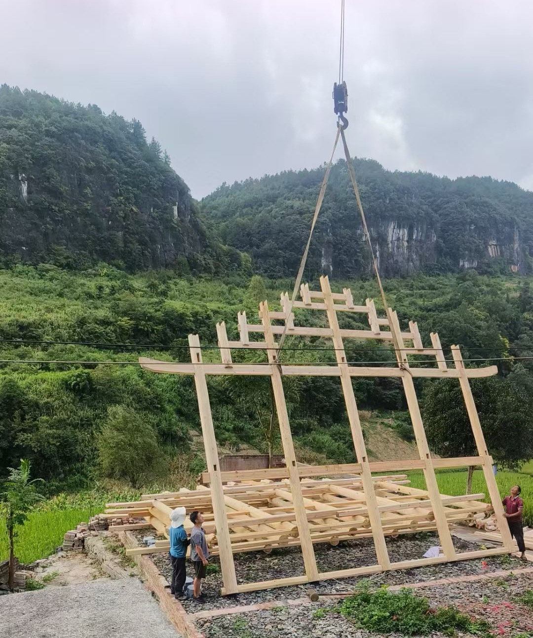 琼结县汽车吊出租公司怎么保证发动机散热问题