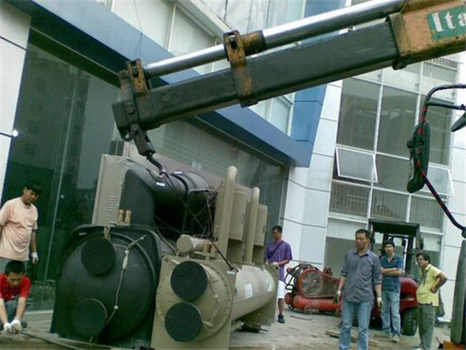 琼结县随车吊和汽车吊的核心区别是什么？哪种更省钱？