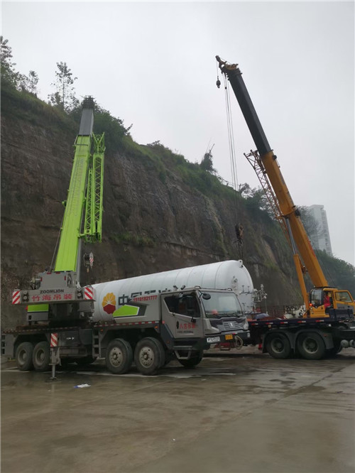 琼结县“不怕风雨冻”—— 吊车的 “恶劣环境适应” 技术
